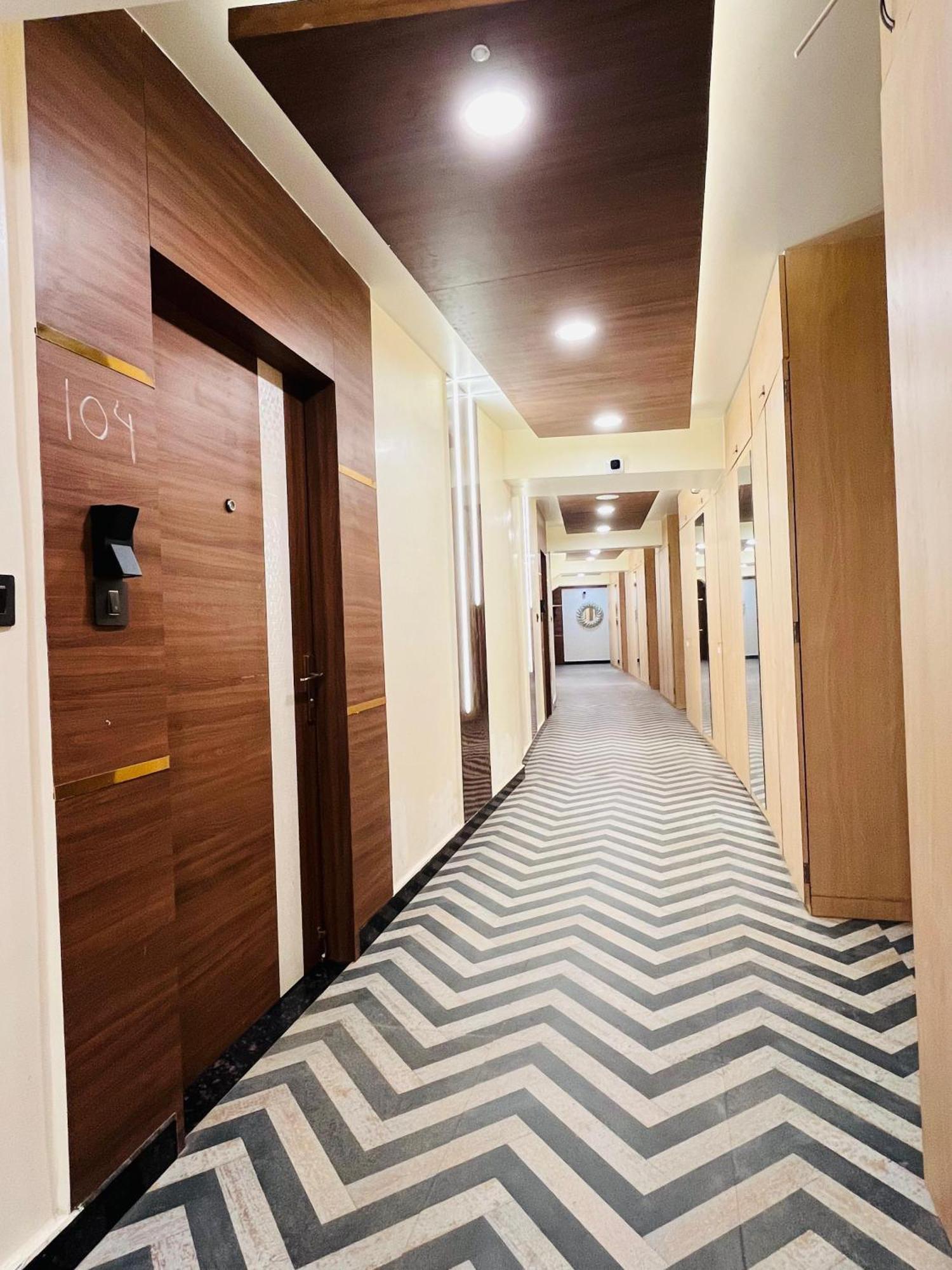 Luxury Stay At Hotel Broadway Boutique Mall Road Chowrasta Near Mahakal Temple ダージリン エクステリア 写真