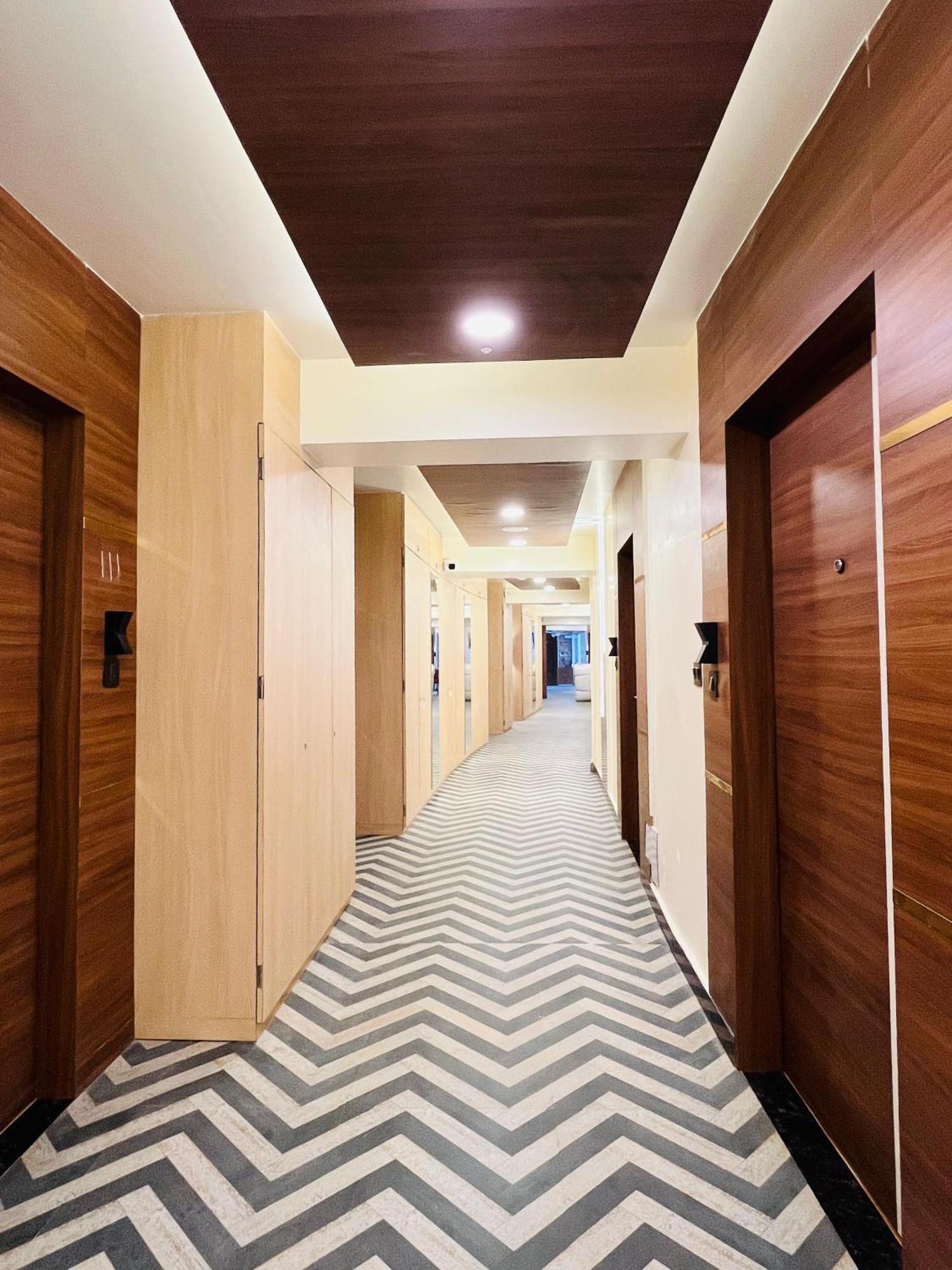 Luxury Stay At Hotel Broadway Boutique Mall Road Chowrasta Near Mahakal Temple ダージリン エクステリア 写真